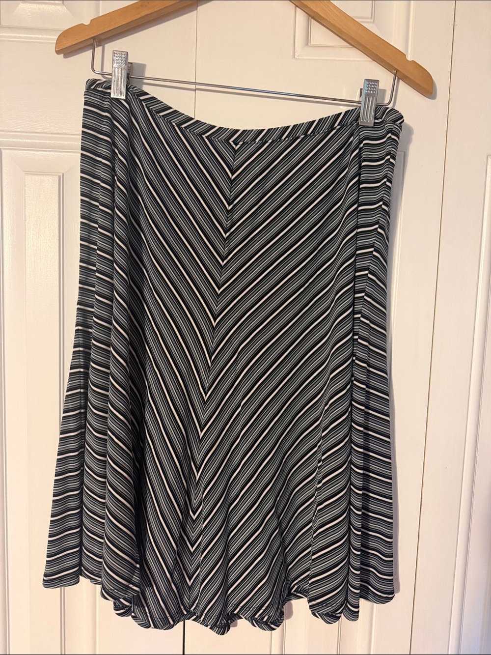 LOFT Black and White Chevron-Style Skater Skirt
